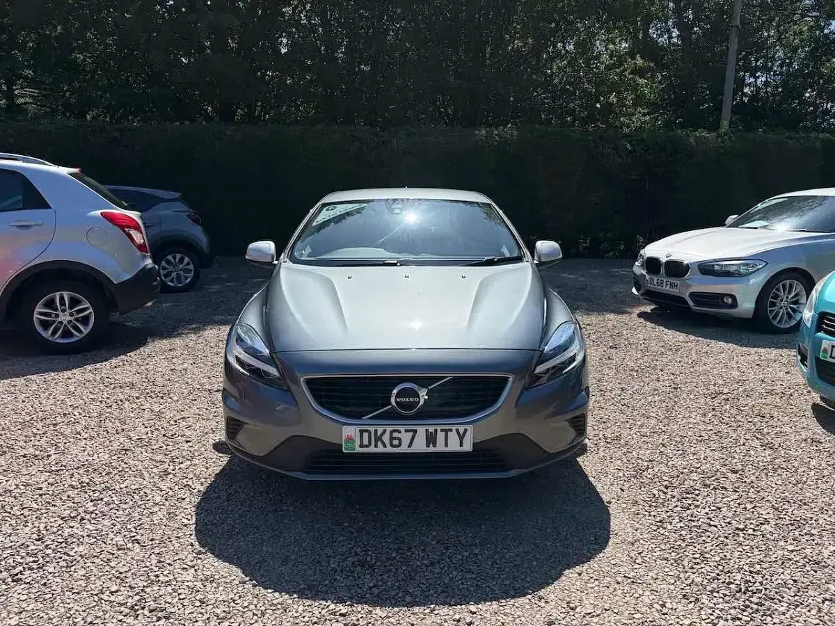 Used Volvo V40 R-Design Pro 120 HP (88 kW) 2017 Grey Hatchback