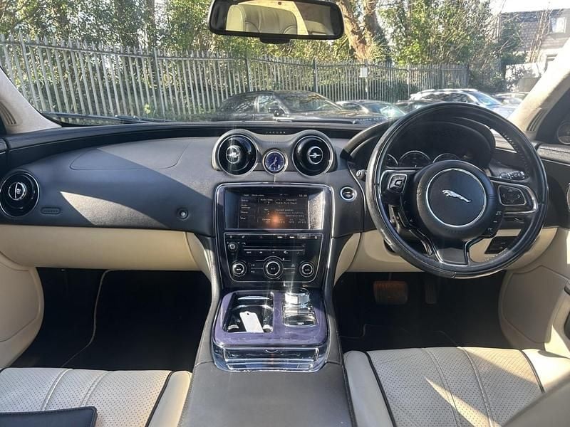 Usado Jaguar XJ Portfolio 275 HP (202 kW) 2012 Preto Sedan