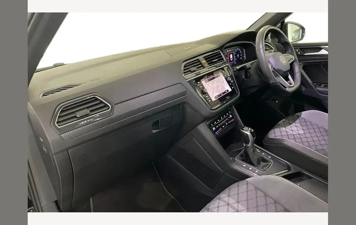 Used VW Tiguan R-line 150 HP (110 kW) 2023 Black SUV