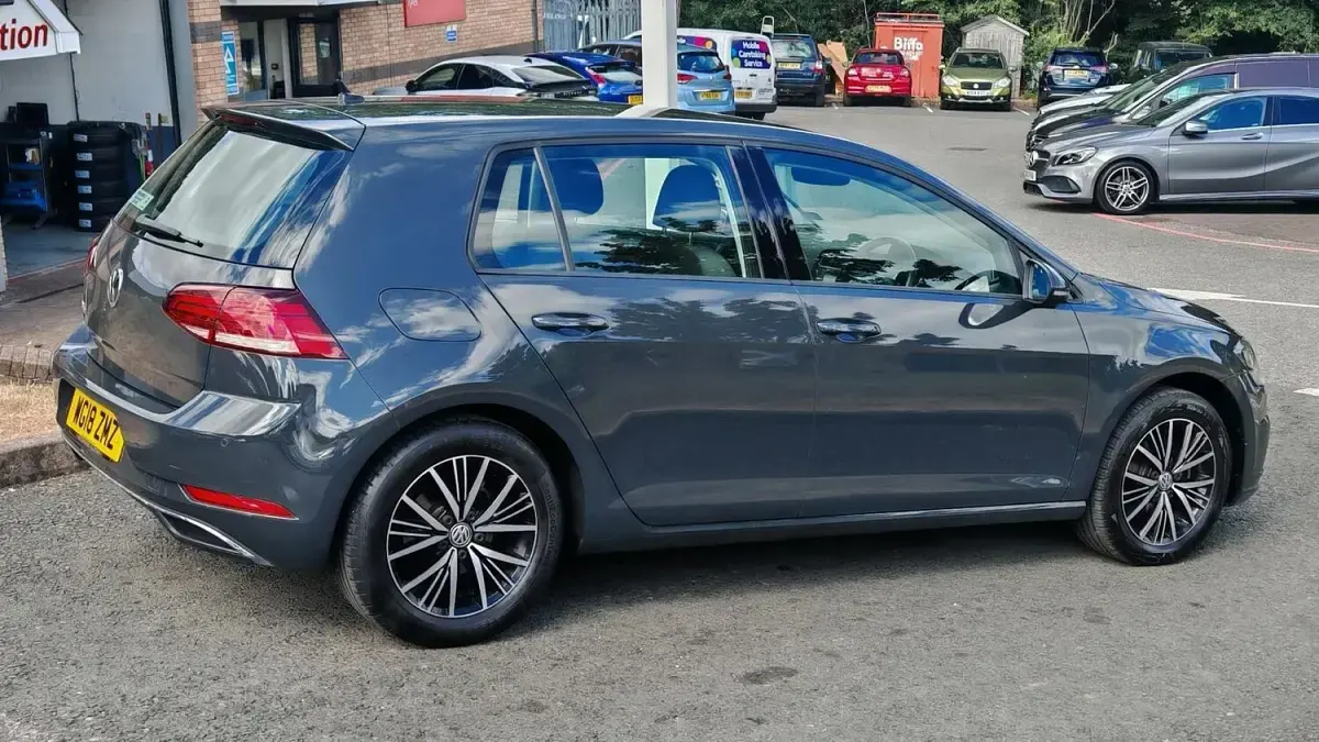 Used VW Golf VII SE 115 HP (84 kW) 2018 Grey Hatchback