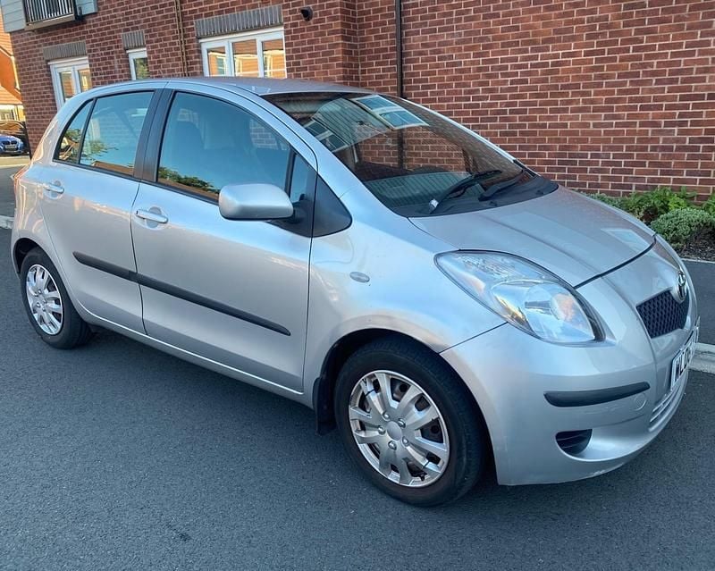 Silver Used 2006 Toyota Yaris T3 Hatchback | £1,999 (Good price) - Image 1/4