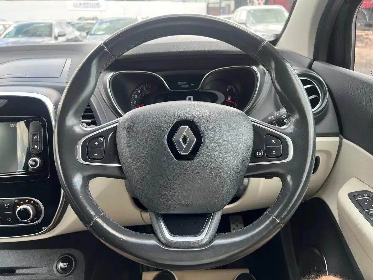 Used Renault Captur Signature 90 HP (66 kW) 2018 Black/silver SUV