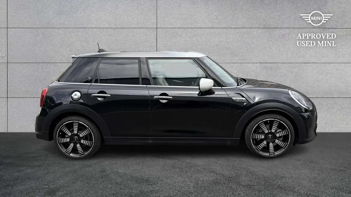 Używany Mini Cooper S Exclusive 176 KM (129 kW) 2024 Czarny Hatchback