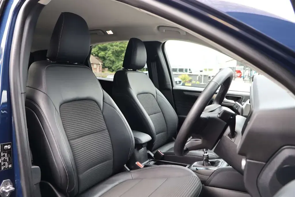 Used Ford Kuga Titanium 120 HP (88 kW) 2022 Blazer blue (standard paint) SUV