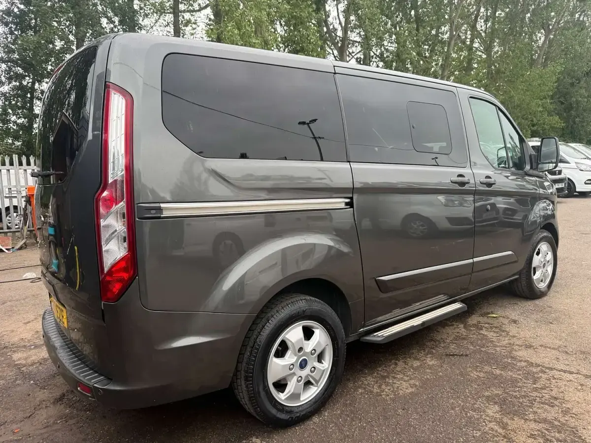 Used Ford Tourneo Titanium 170 HP (125 kW) 2017 Grey MPV