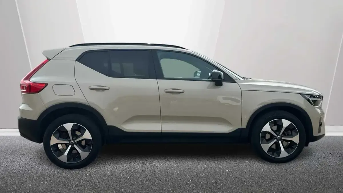 Used Volvo XC40 Plus 161 HP (118 kW) 2024 Gold SUV