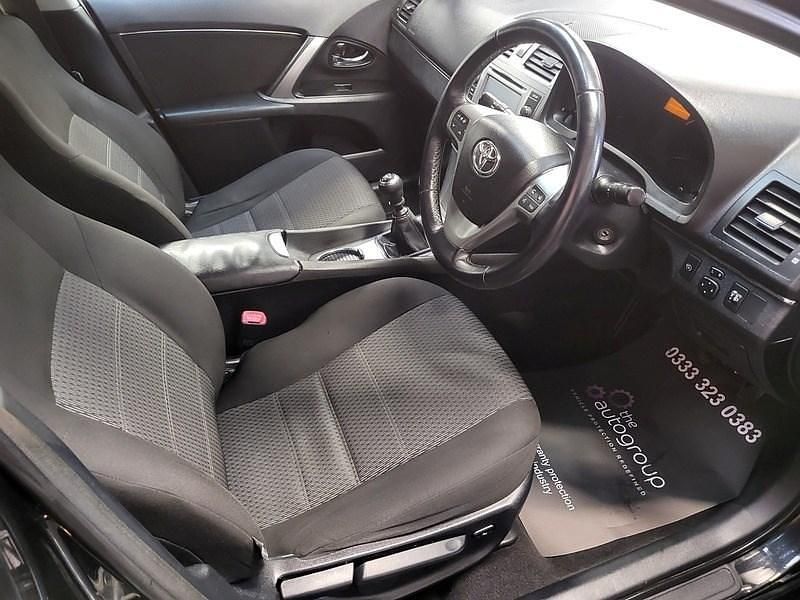 Used Toyota Avensis 141 HP (103 kW) 2014 Black Sedan
