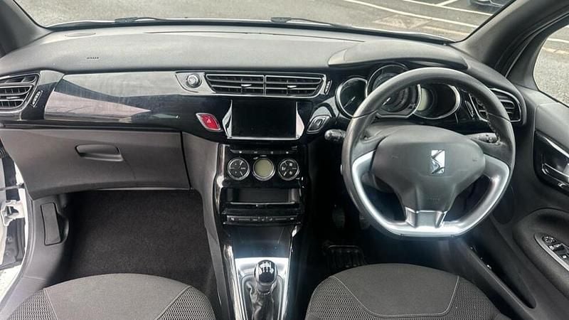 Used DS Automobiles DS3 Connected Chic 81 HP (59 kW) 2018 White Hatchback