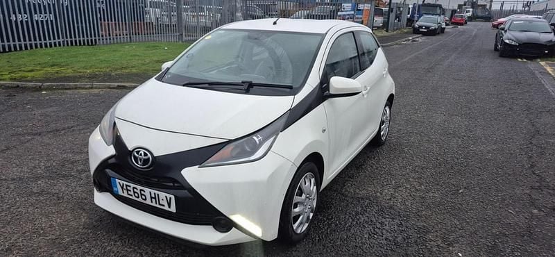 Used Toyota Aygo X-play 69 HP (50 kW) 2016 White Hatchback