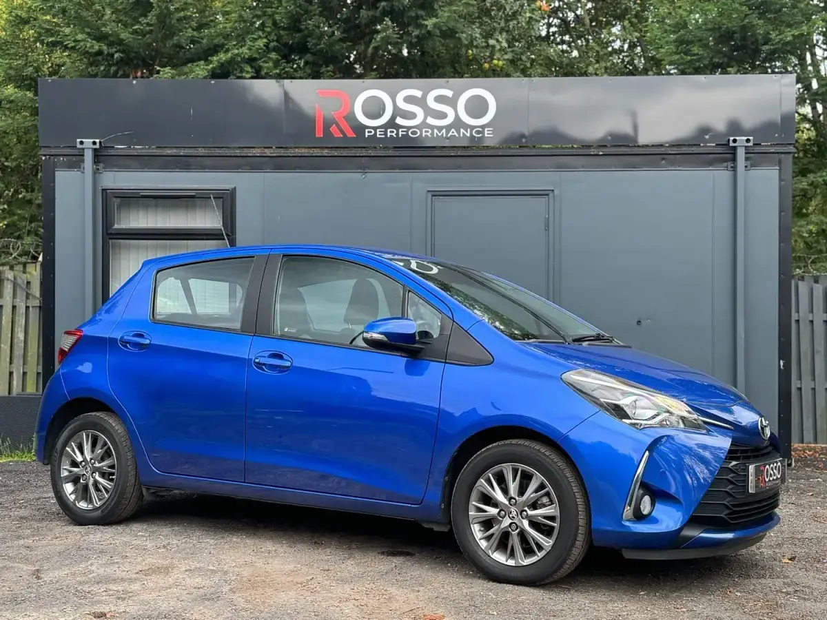 Begagnad Toyota Yaris 2017 Blå Halvkombi
