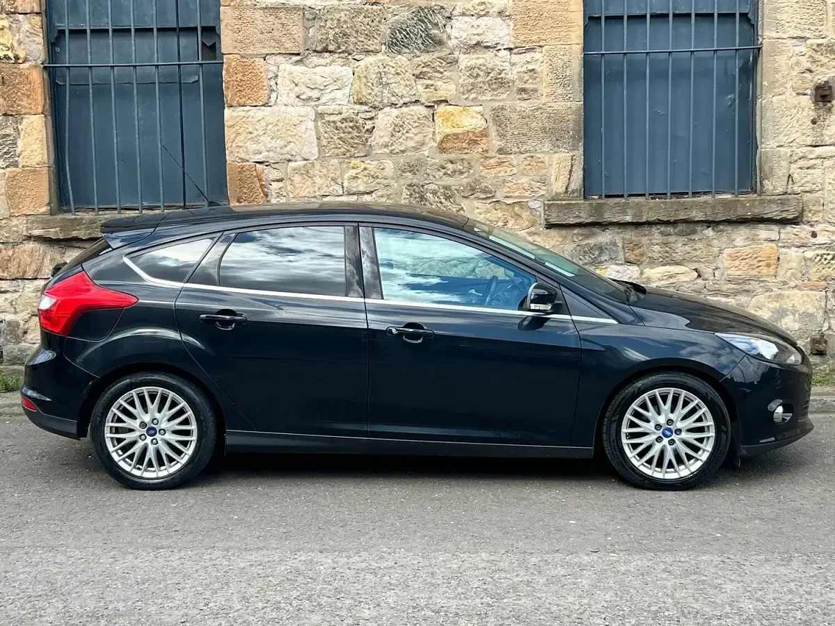 Used Ford Focus Zetec 115 HP (84 kW) 2012 Black Hatchback