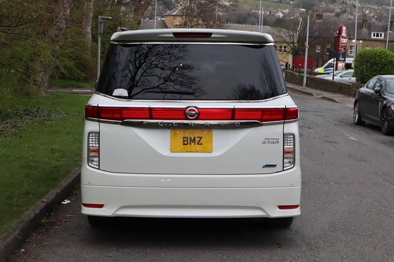 Used Nissan Elgrand 2010 White MPV