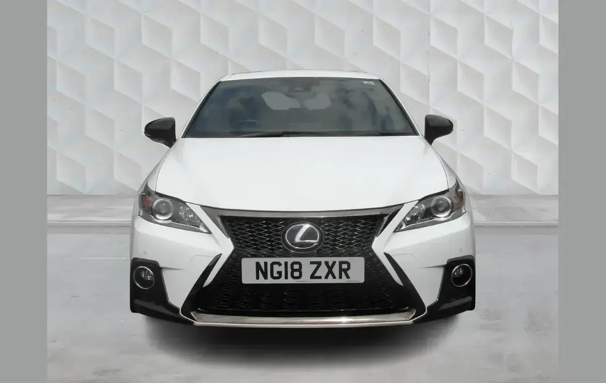 Used Lexus CT200h Sport Line 134 HP (98 kW) 2018 White Hatchback