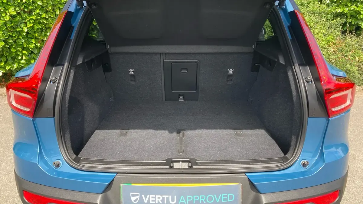 Used Volvo XC40 Plus 169 kW (231 HP) 2023 Blue SUV