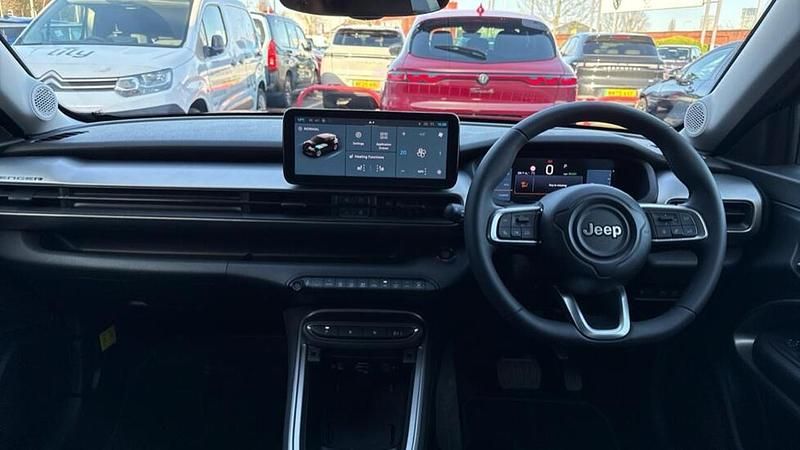 Used Jeep Avenger EV Summit 113 kW (154 HP) 2024 Black SUV