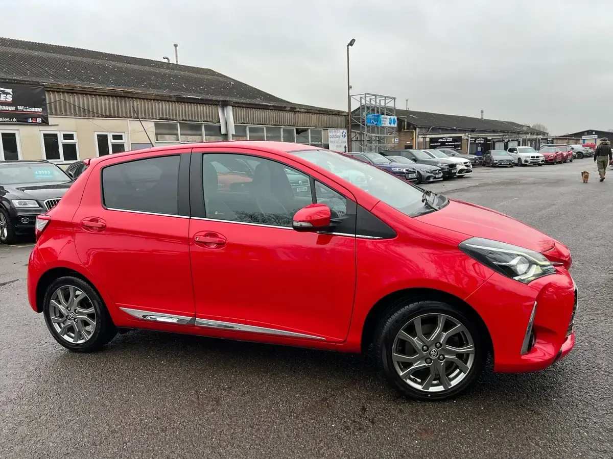 Used Toyota Yaris 2017 Red Hatchback