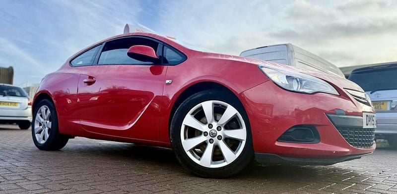 Second-hand Vauxhall Astra GTC Sport 140 CP (102 kW) 2015 Roșu Coupe
