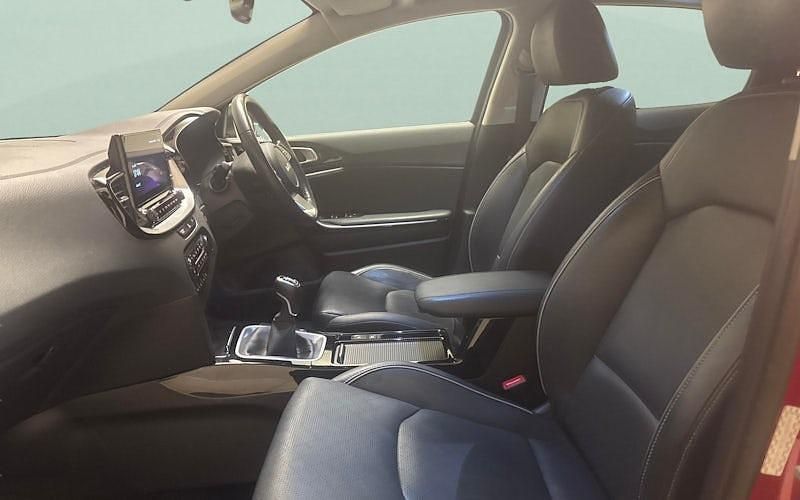 Used Kia XCeed 160 HP (117 kW) 2022 Red SUV