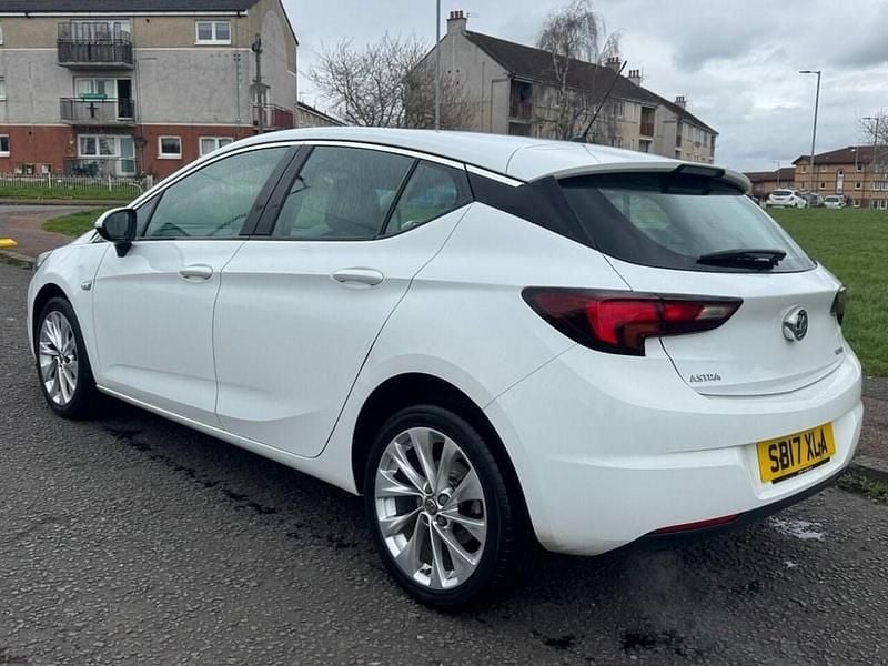 Used Vauxhall Astra 125 HP (91 kW) 2017 White Hatchback