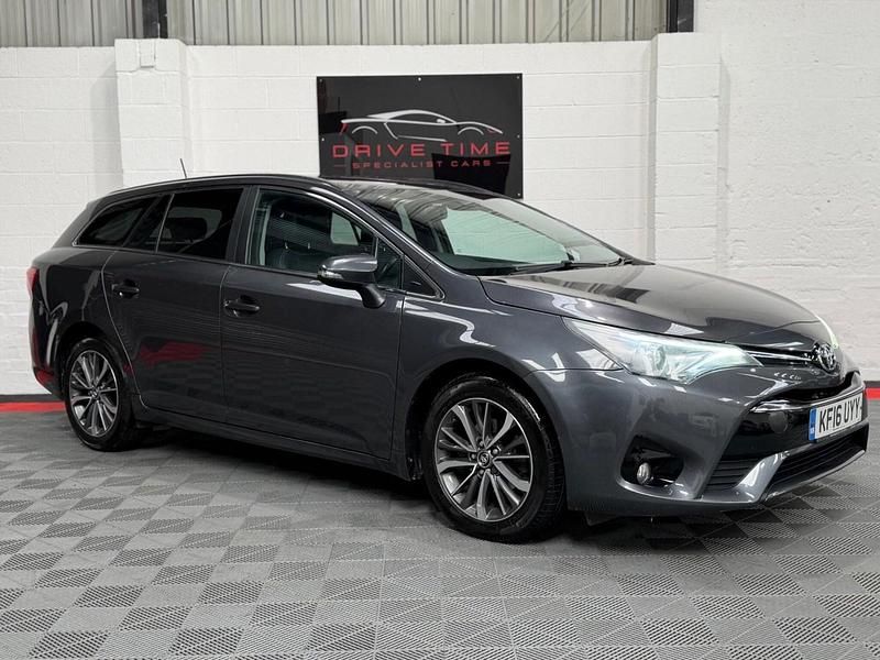 Used Toyota Avensis Business Edition 112 HP (82 kW) 2016 Grey Estate