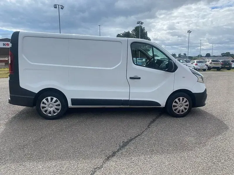 Used Renault Trafic Business 2017 White MPV