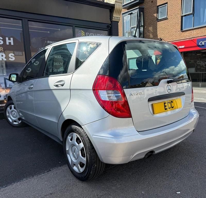 Begagnad Mercedes A160 Classic 95 HK (69 kW) 2011 Silver Halvkombi