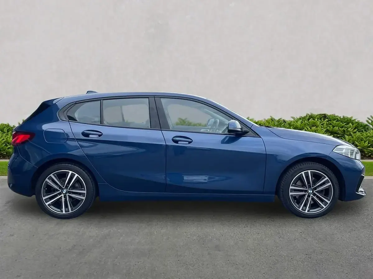 Used BMW 118 Sport Line 136 HP (100 kW) 2021 Blue Hatchback