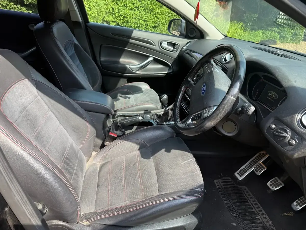 Second-hand Ford Mondeo Titanium X 175 CP (128 kW) 2009 Negru Hatchback