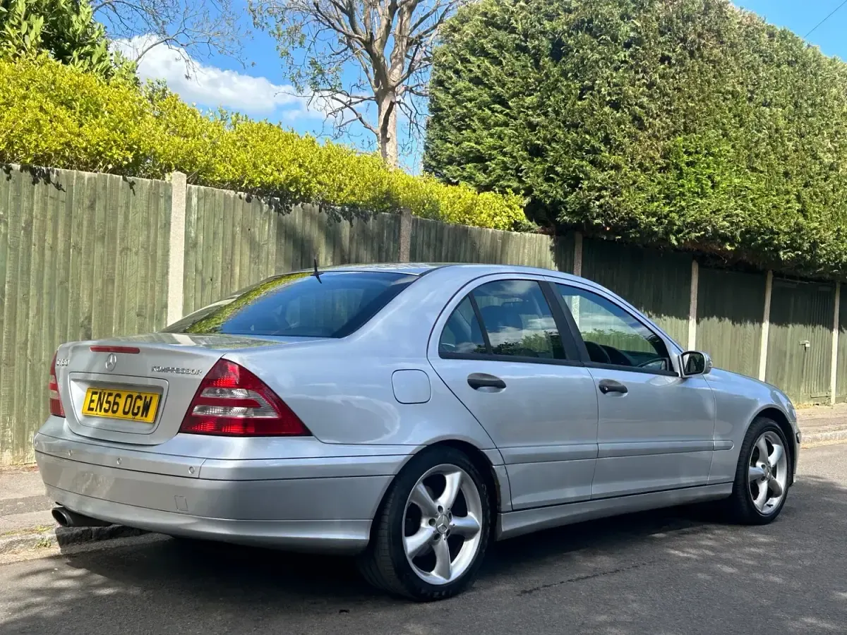 Used Mercedes C180 Classic 143 HP (105 kW) 2007 Silver Sedan