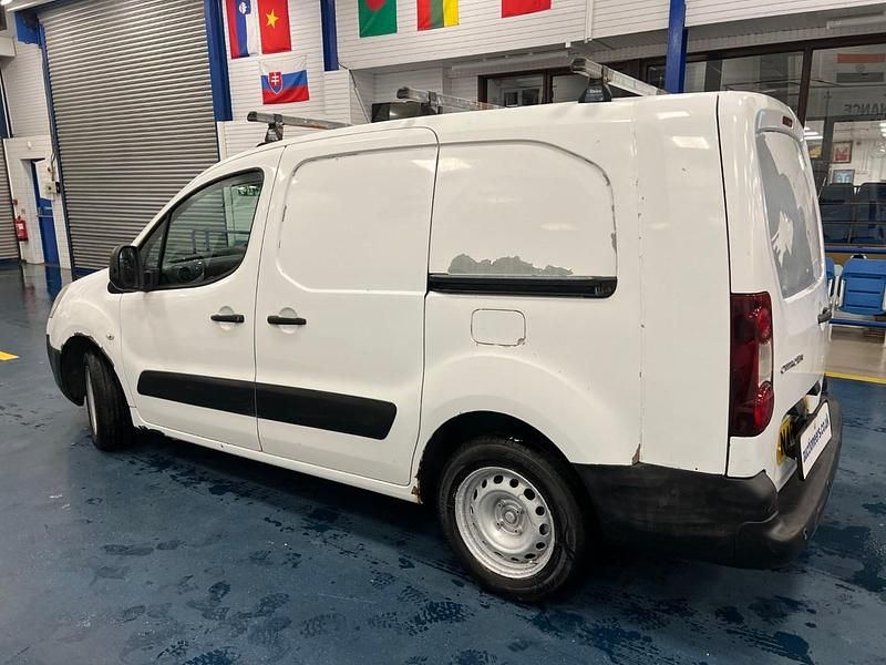 Usado Citroën Berlingo 90 HP (66 kW) 2010 Branco Monovolume