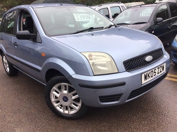 Blue Used 2005 Ford Fusion Hatchback | £990 (Fair price) - Image 1/1