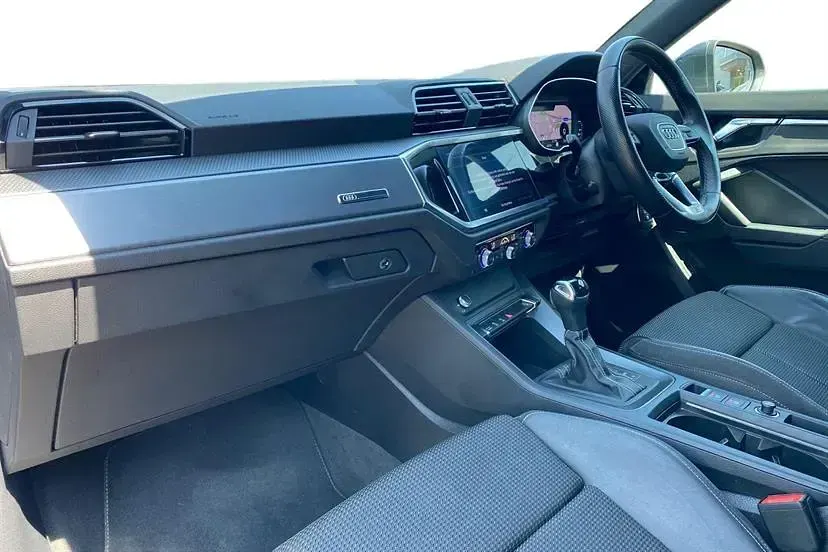 Używany Audi Q3 S-Line 150 KM (110 kW) 2021 Szary SUV