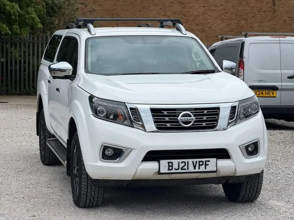 Begagnad Nissan Navara Tekna 2021 Vit Pickup