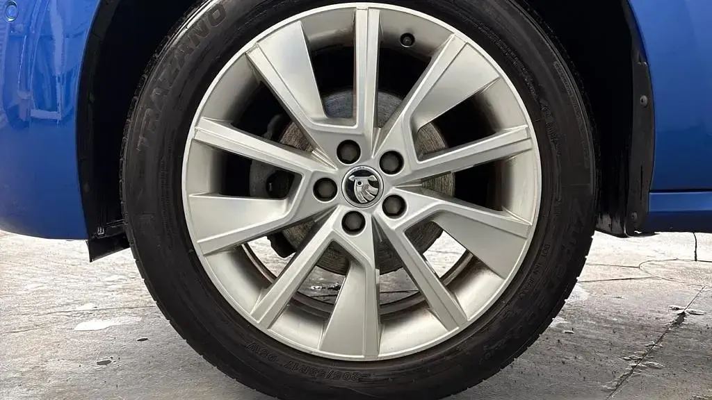 Used Skoda Kamiq SE 115 HP (84 kW) 2019 Blue SUV
