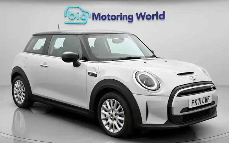 Used Mini Cooper Level 1 135 kW (184 HP) 2023 Hatchback
