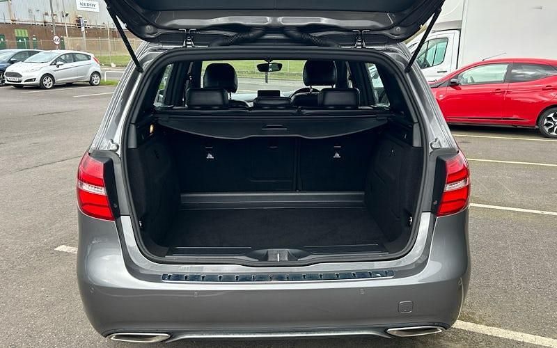 Used Mercedes B200 Exclusive 156 HP (114 kW) 2018 MPV