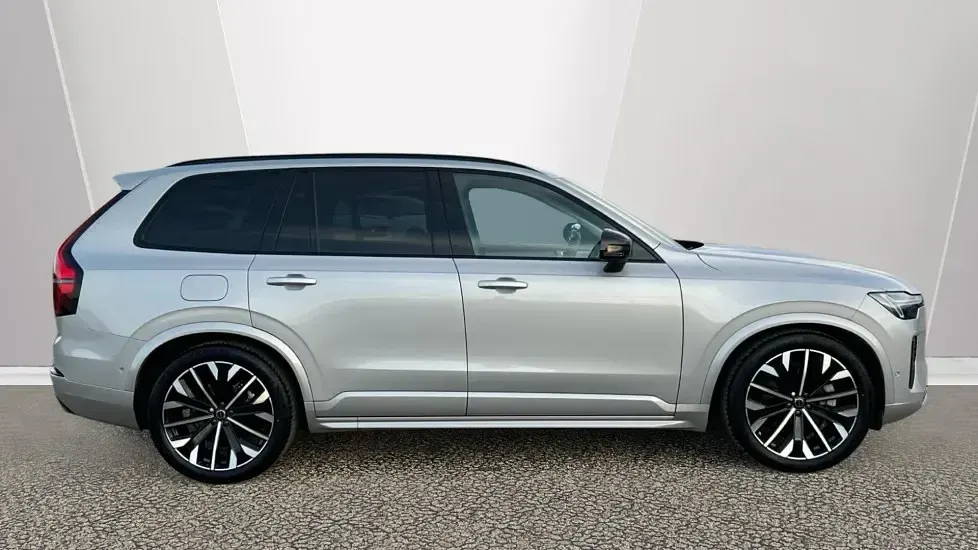 Used Volvo XC90 Ultra 250 HP (183 kW) 2025 Silver SUV