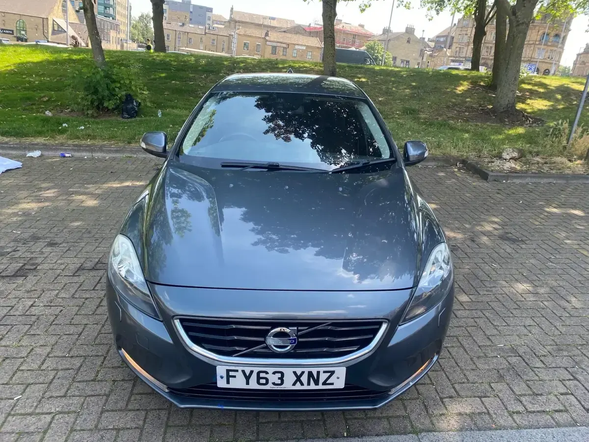 Used Volvo V40 115 HP (84 kW) 2013 Grey Hatchback
