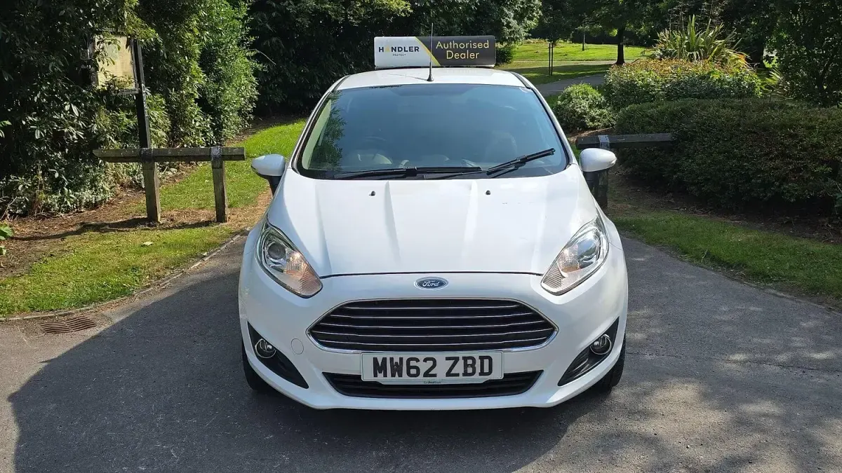 Used Ford Fiesta Zetec 125 HP (91 kW) 2013 White Hatchback