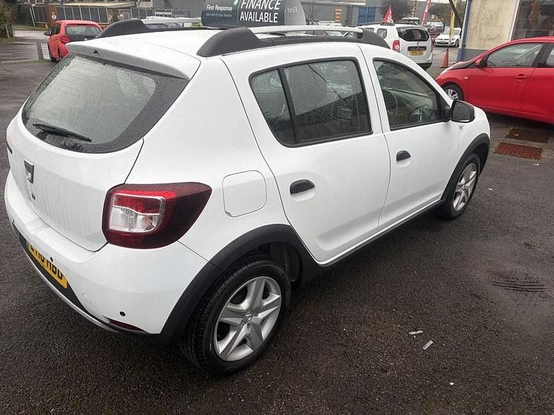 Used Dacia Sandero Lauréate 90 HP (66 kW) 2016 White Hatchback