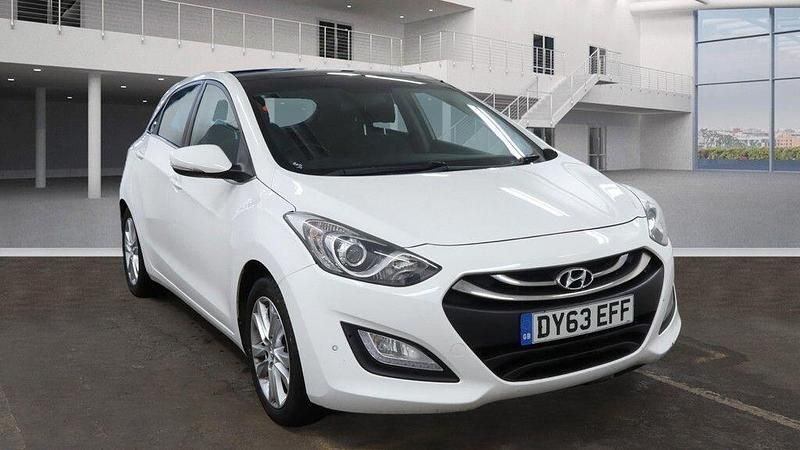 White Used 2013 Hyundai i30 Style Hatchback | £2,535 (Good price) - Image 1/3