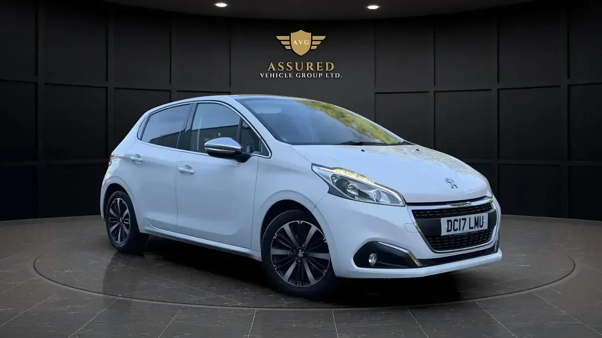 Used Peugeot 208 Allure Premium 2017 White Hatchback