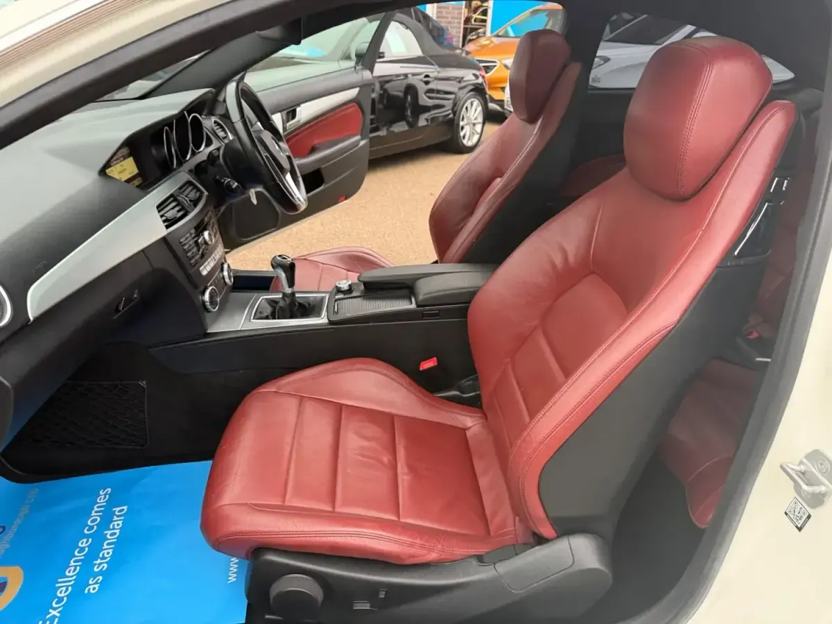 Begagnad Mercedes C250 Sport Edition 2011 Vit Sportkupé
