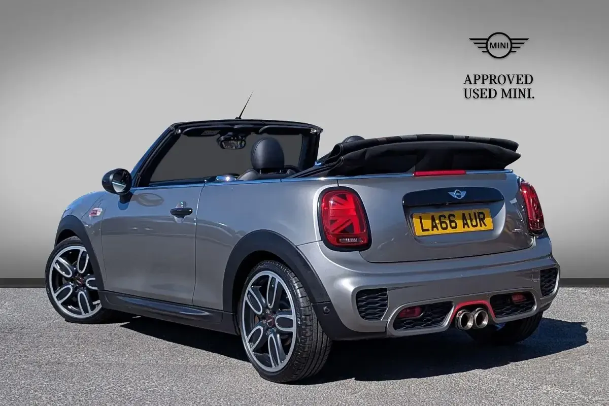 Usado Mini Cooper S 189 HP (139 kW) 2017 Prateado Citadino