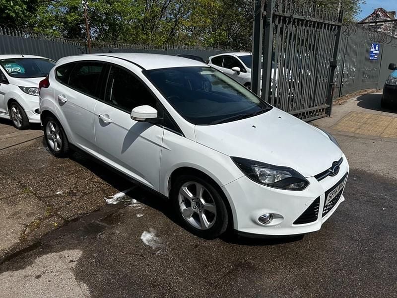 Used Ford Focus Zetec 2014 White Hatchback