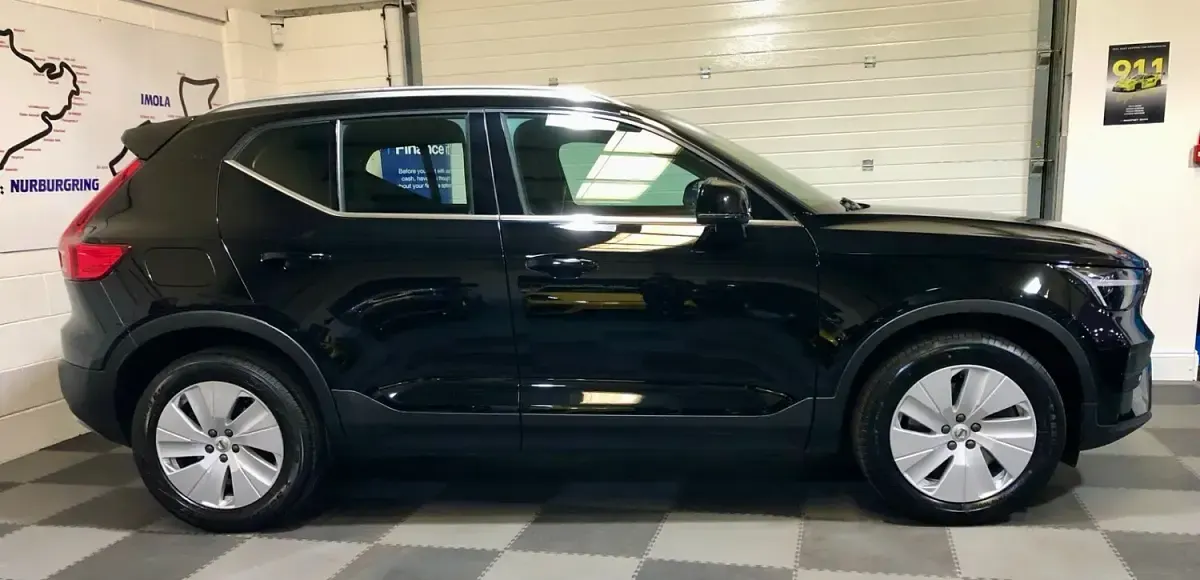 Begagnad Volvo XC40 Core 2022 Svart SUV