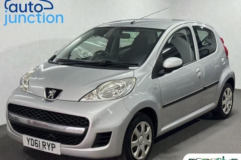 Used Peugeot 107 68 HP (50 kW) 2011 Silver Hatchback