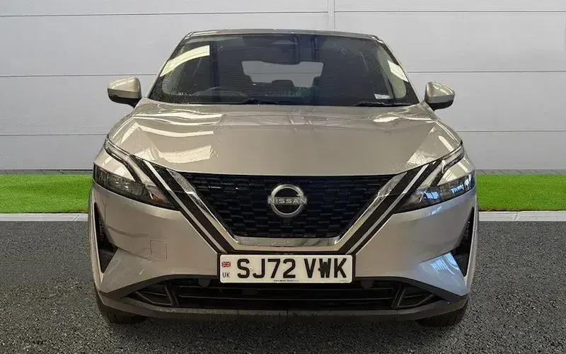Used Nissan Qashqai Acenta Premium 140 HP (102 kW) 2023 Silver SUV
