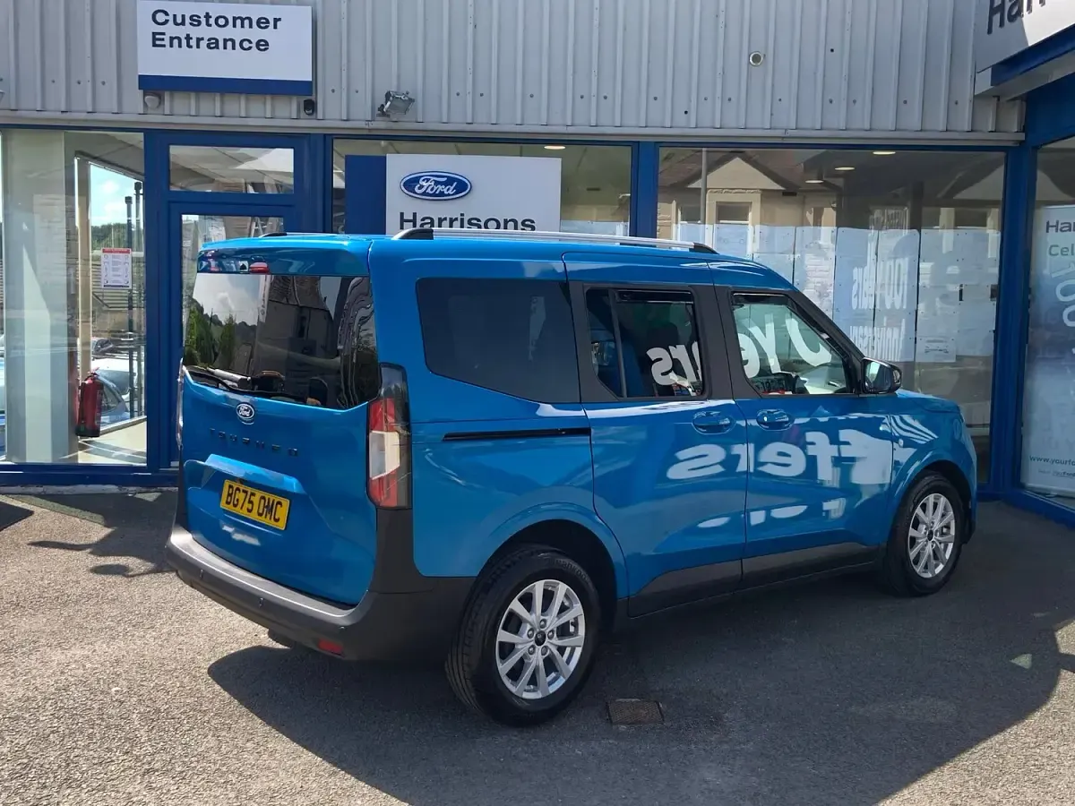 Used Ford Tourneo Courier Titanium 125 HP (91 kW) 2025 Digital aqua blue MPV
