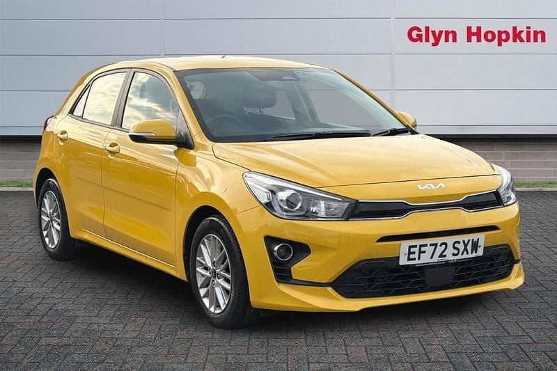 Used Kia Rio 83 HP (61 kW) 2023 Yellow Hatchback
